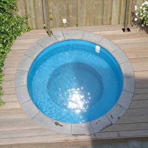 Mini spa chauffé hors sol pour enfants, piscine de jardin en fibre de verre avec couleur personnalisable, résistant aux UV et à la corrosion - Product Image 4