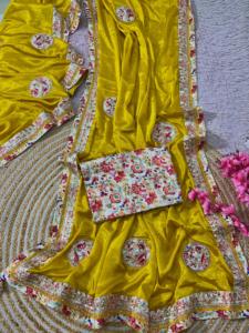 Sari en soie chinon tendance, prêt à porter, doux, avec bordure Zarkhan et séquences brodées, chemisier cousu, fabriqué en Inde - Product Image 3
