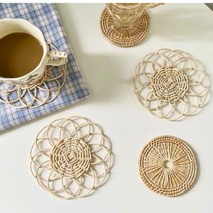 Dessous de verre rond en rotin écologique de style vintage tissé à la main personnalisable et mignon pour la table de la cuisine ou la décoration intérieure - Product Image 2