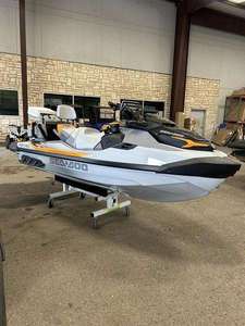 OFERTA ESPECIAL 2025 Sea-Doo FishPro Trophy 170 Moto Acuática de 2 Tiempos, 226-300HP, 3 Asientos, Aluminio - Product Image 3