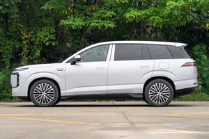 SUV Híbrido Enchufable Usado, Autonomía de 401-500 km, Transmisión Automática, Configuración de 6 Asientos, Batería de 110 kWh, Motor de 150-200 kW, Impecable - Product Image 3