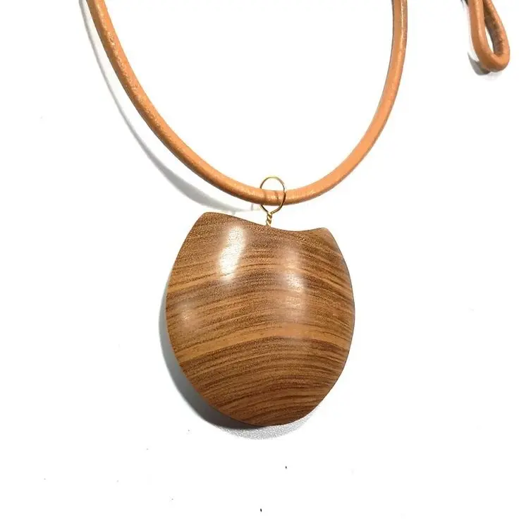 Collar de madera artesanal Venta directa de fábrica Cuentas redondas de color de madera natural decorativas hechas a mano Diseño único