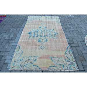 Alfombra Turca Vintage de 4.4x7.5 pies (135x230 cm), Alfombra Azul con Diseño de Patchwork - Product Image 1