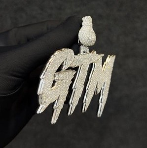 Colgante Personalizado con Inicial de Nombre, con Diamantes Moissanite VVS Brillantes, en Plata de Ley 925, Unisex - Product Image 1