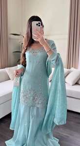 Elegante Conjunto Sharara de Georgette Sintético Pesado para Mujer con Dupatta de Seda Organza y Bordado de Hilo y Lentejuelas, Estilo Plazzo, Hecho en India, En Stock - Product Image 4