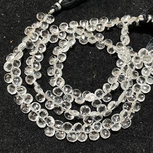 Blanco 6MM Cristal Cuarzo Facetado Corazón Forma Briolette Cuentas Calibradas Piedra Preciosa para Suministros de Joyería - Product Image 1