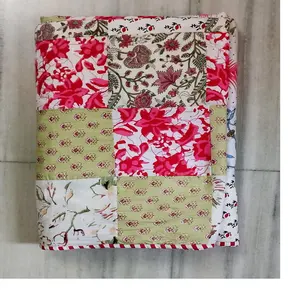 Edredones Hechos a Medida en 100% Algodón Reversible para Cama Doble o Cubrecama en Tamaño 90 x 108 Pulgadas en Color Rojo y Granate - Product Image 1