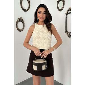 Blusa Beige con Rosas - Beige - Product Image 1