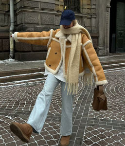 Chaqueta acolchada de piel auténtica para mujer con precio al por mayor y forro de algodón, color sólido OEM personalizado - Product Image 5