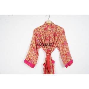 Nouveauté Robe de chambre en soie élégante et luxueuse pour femmes Motif de Noël Robe de plage pour vêtements de nuit Bain Demoiselles d'honneur - Product Image 2