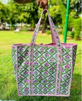 Bolso Tote Bohemio Plegable con Forro de Algodón Acolchado a Mano SHREE, Estampado a Bloque, Bordado y Decorado con Flores