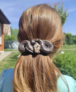 Épingles à cheveux élégantes et raffinées en corne de buffle et de boeuf Bâtons de cheveux de style fleur sculptée pour un look contemporain - Product Image 1