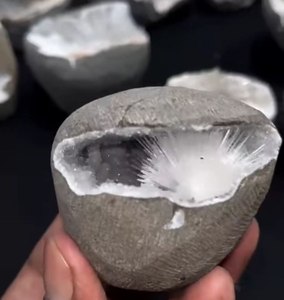 Scolecite Standin Piece Apophyillite naturelle de couleur blanche d'Inde - Product Image 1
