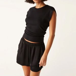 Pantalones cortos de pijama de satén sedoso para mujer-Ideal para dormir cómodo, ligero y fresco para las noches de verano - Product Image 3