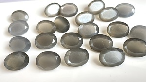 Pierre de lune grise naturelle 5x7mm ovale à facettes de qualité supérieure-Pierre de lune grise flashy ovale à facettes - Product Image 4