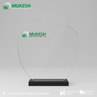 Trophée sportif en acrylique en forme de pomme, personnalisé, durable, poli, gravé et imprimé en typographie par Mukesh Enterprise pour récompenses d'entreprise