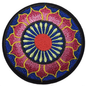 Novedades, Insignias Bordadas Personalizadas al por Mayor, Diseño de Corazón y Flor, Etiqueta Privada, Bordado a Mano, Precio al por Mayor 2025 - Product Image 1