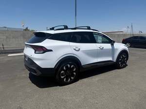 CLEAN USED 2024 pour Sportage X-Line AWD Sièges en cuir Intérieur foncé Volant à gauche SUV - Product Image 3