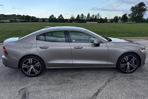 VOLVO S60 RECHARGE T8 INSCRIPTION 2021 D'OCCASION CÔTÉ GAUCHE/DROIT - Product Image 2