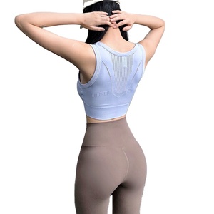 เสื้อชั้นในกีฬาแบบไร้สายสำหรับผู้หญิง ระบายอากาศได้ดี รองรับระดับปานกลาง ดีไซน์หลังเว้าสวยงาม แบบรัดทรง เหมาะสำหรับโยคะ ออกกำลังกาย และเล่นกีฬา - Product Image 2