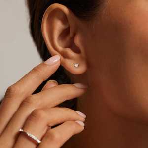 Boucles d'oreilles clous en diamant de laboratoire taille brillant en forme de cœur, design unique de haute qualité, plaqué or jaune 14 carats, pour mariage ou cadeau - Product Image 5