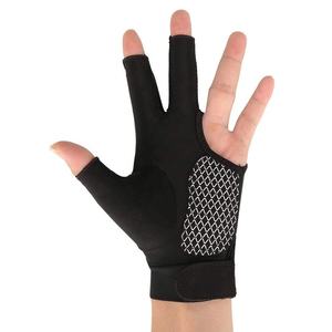 ถุงมือสนุกเกอร์แบบสวม 3 นิ้ว ยืดหยุ่นได้ ผลิตตามสั่ง OEM ODEM ดีไซน์ใหม่ทันสมัย ขายส่ง ผลิตจากโพลีเอสเตอร์/วิสโคส สำหรับกีฬาบิลเลียด เหมาะสำหรับทุกเพศ - Product Image 3