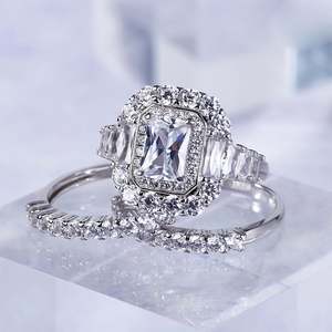 Ensemble de bagues de fiançailles Jeulia Halo en moissanite taille radiant, argent sterling, 3 pièces - Product Image 6