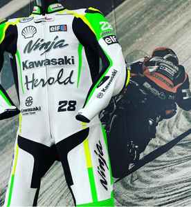 Combinaison de course en cuir pour moto, combinaison de moto en cuir épais, fabriquée au Pakistan, vêtements de moto, combinaison de course, kangourou, qualité supérieure - Product Image 1