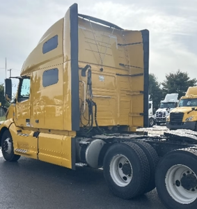 El mejor!! Camión Semirremolque Usado Económico y en Buen Estado, Modelos 2022, 2020, 2021, 2024, Camión Semirremolque Usado VOL_VO VNL64T760 - Product Image 1