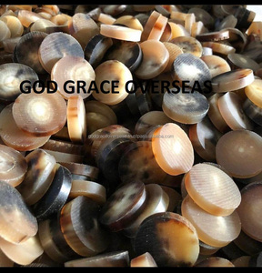 Boutons à tige en corne de buffle de haute qualité de couleur noire naturelle avec logo pour la décoration de vêtements du fabricant indien - Product Image 3