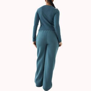 Ensemble de survêtement deux pièces pour femmes, haut à manches longues en tricot doux avec pantalon à coupe décontractée pour la production de marques privées - Product Image 3