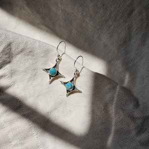 Boucles d'oreilles pendantes tendance plaquées or faites à la main avec turquoise en argent sterling 925 pour femme - Cadeau idéal pour mariage, soirée et usage quotidien - Product Image 4