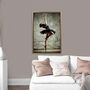 Impresión en Lienzo de Mural de Mujer Moderna - Decoración Elegante para Habitación de Niña, Lienzo con Marco Dorado - Product Image 1