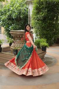 Traje indio tradicional Jacquard Lehenga Choli para adultos Colección de fiestas de boda de invierno de Vesta para mujeres - Product Image 3
