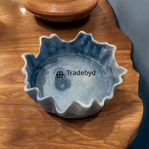 Cuenco de resina de líneas limpias de Tradebyd para hogares minimalistas, pieza de decoración artesanal artística pero simple - Product Image 2