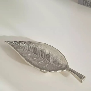 Bandeja de servicio decorativa de hojas de aluminio de alta calidad y bandeja decorativa para mesa central para vender. - Product Image 3