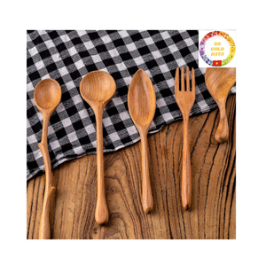 Cuchara de madera natural hecha en Vietnam Diseño de artesanía tradicional para comer y servir - Product Image 1