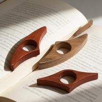 Support de page en bois poli durable et personnalisé pour livres, thème Amour, accessoire de lecture simple à une main pour boîte cadeau