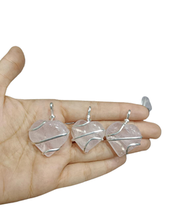 Colgante de Cuarzo Rosa Natural en Forma de Corazón con Alambre, Collar de Cristal Hecho a Mano, Joyería de Piedras Preciosas Curativas, Regalo para Mujer - Product Image 1