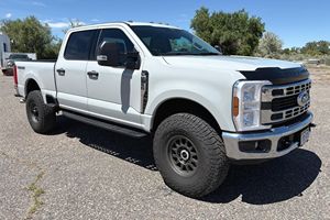 Ford F-250 Super Duty XLT Tremor 4x4 2026 Usada en Excelentes Condiciones, 3k Millas, Propiedad de Colorado, Motor Godzilla V8 de 7.3 Litros, Mayormente sin Modificaciones - Product Image 3