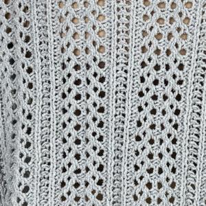 เสื้อสเวตเตอร์ไหมพรมผู้หญิงแบบสั่งทำรุ่นใหม่ล่าสุดปี 2024 สำหรับฤดูหนาว เนื้อผ้าบาง ระบายอากาศได้ดี คอกลม ปักโลโก้ด้านหน้าและด้านหลัง คุณภาพสูง สไตล์ไฮสตรีท - Product Image 6