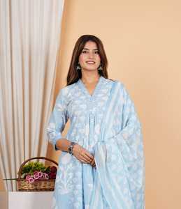 Ensemble Kurta Anarkali en coton Cambric bleu avec imprimé botanique, travail de miroir et col en V, manches 3/4, longueur mollet - Product Image 1