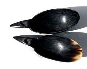 Cuillère traditionnelle fabriquée par une cuillère à manger en corne de buffle Vaisselle naturelle pour la restauration hôtelière et l'usage personnel - Product Image 1