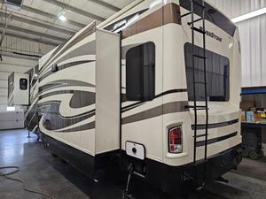Autocaravana Usada en Tendencia: Forest River RIVERSTONE 39 MO 2019, Remolque de Viaje - Product Image 4
