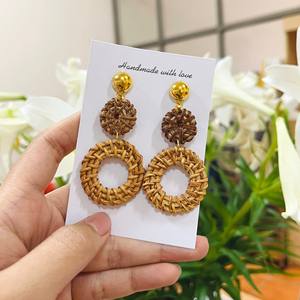 Meilleure vente écologique léger rotin Vietnam bambou mariage Folk Art fait à la main boucles d'oreilles en osier artisanat cadeau femmes - Product Image 1
