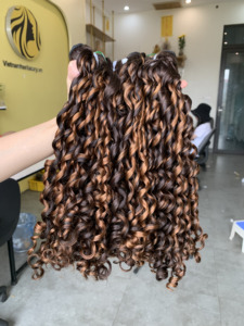 ผมแท้เวียดนามแบบเวอร์จิ้นเรมี่สำหรับขายส่ง แบบพิกซี่เคิร์ล  แบบต่อผมด้วยเครื่องจักร  แบบเส้นเดียว สีพีอาโน - Product Image 3