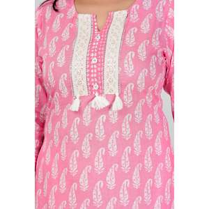 Conjunto de Kurta Tradicional India para Niñas con Estampado Paisley Rosa y Dupatta Blanca, Traje Bordado de Algodón y Seda para Fiestas - Product Image 2