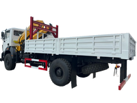 Prix d'usine 4x4 Off Road Grue à flèche pliante 10T montée sur camion avec corps de cargaison durable à vendre