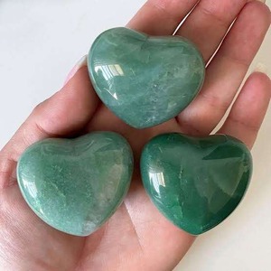 Cristal de cœur gonflé vert naturel poli de meilleure qualité pour l'équilibre du Reiki Chakra et la décoration spirituelle disponible à bas prix - Product Image 4
