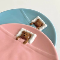 Assiette de Dîner Ours Endormi en Céramique Bleu et Rose, Vaisselle Couverte d'une Couverture aux Couleurs Vives, Tellement Mignonne, Assiettes Durables